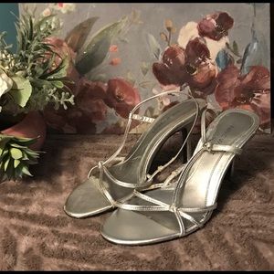 Nine West silver heels. Size 6 women’s.